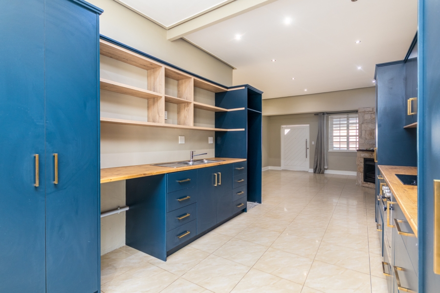 2 Bedroom Property for Sale in Claremont Western Cape